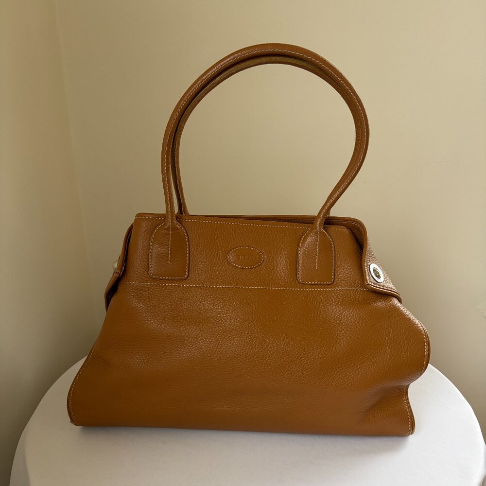 Tod’s Girelli East/West Tote Camel Pebbled Large